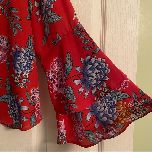Adrienne Vittadini Floral Blouse w/ Bell Sleeve Size - Large - Picture 2 of 5